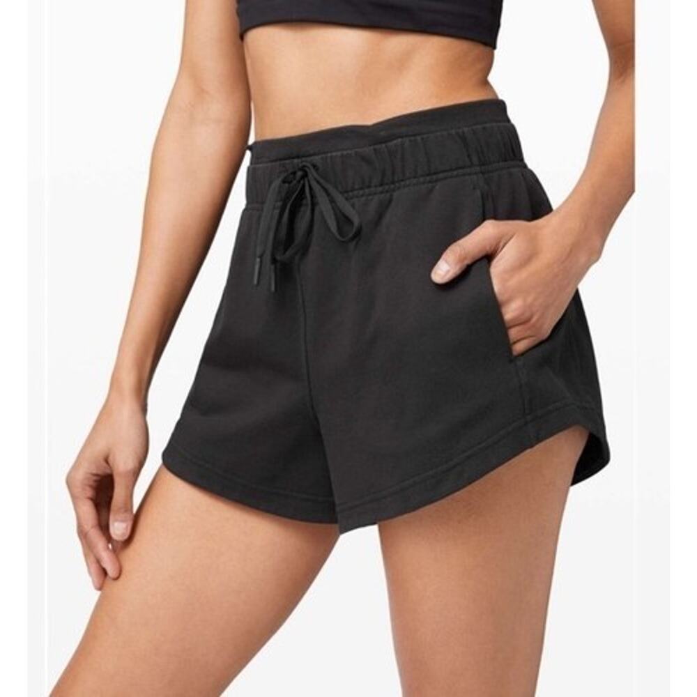 Lululemon Inner Glow Shorts Womens 6 Black Athleisure Gym Performance Running
